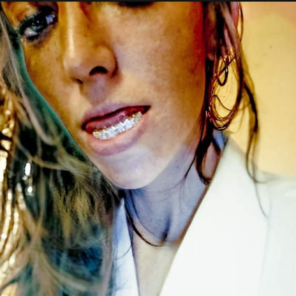 Meet your Posher, MJ - Picture 7 of 7